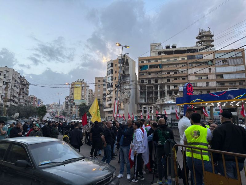 La foule se rassemble aussi dans la banlieue sud de Beyrouth, où passera le pape pour se rendre à Baabda