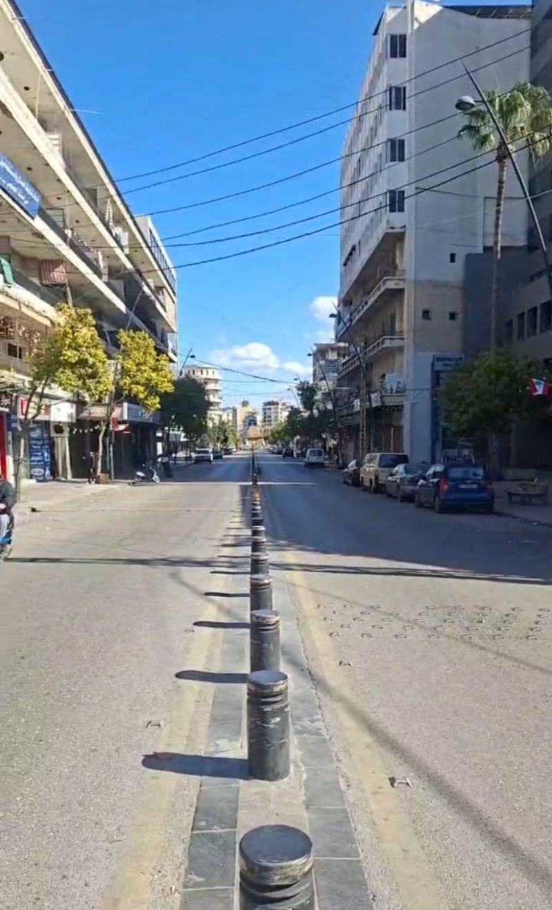 Main thoroughfare in Saida blocked following Israeli strike threat on al-Qard al-Hassan  