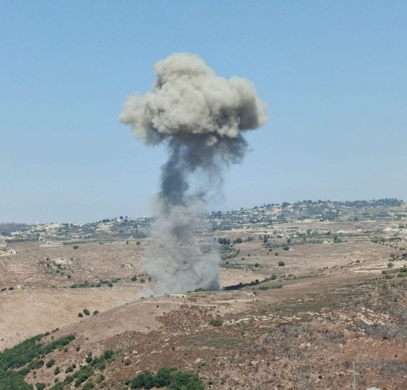 Israeli warplanes carry out strikes in Mansouri and Houla's outskirts