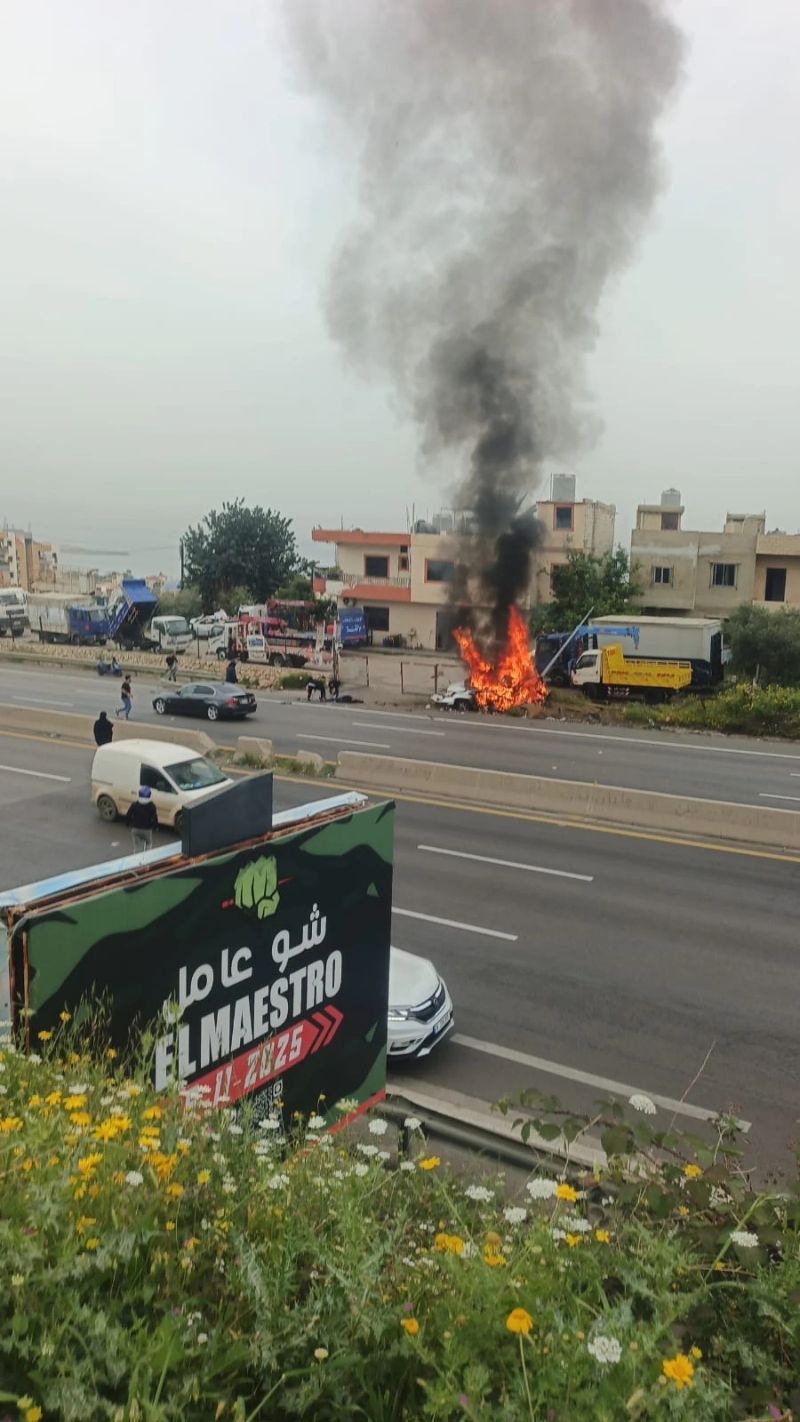 Successive Israeli strikes on cars in Saadiyat and Barja, on the highway linking Beirut to the South