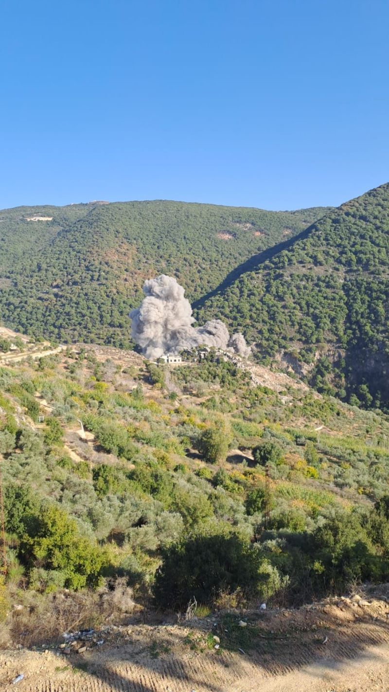 En image : frappes israéliennes sur les hauteurs de Mahmoudiyé, au Liban-Sud