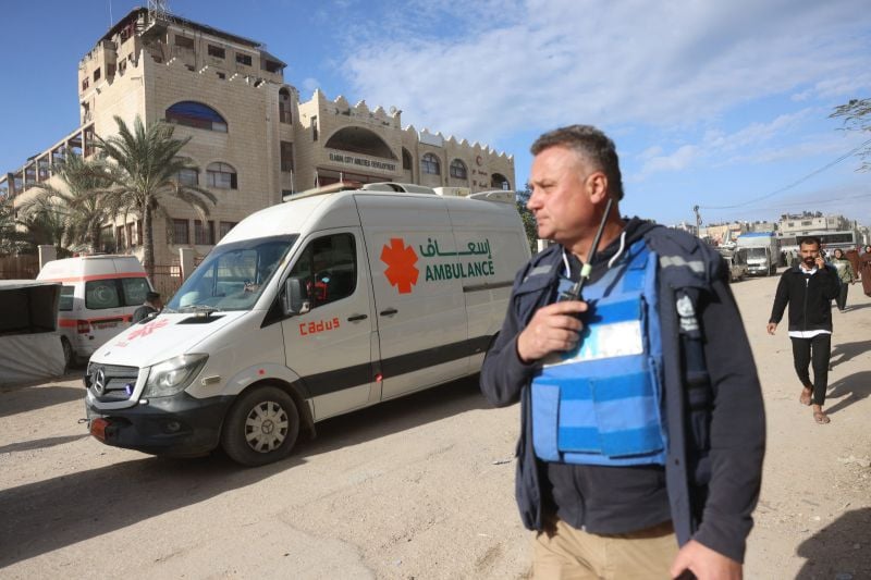 Trickle of Palestinians get to leave and enter Gaza as Rafah crossing reopens