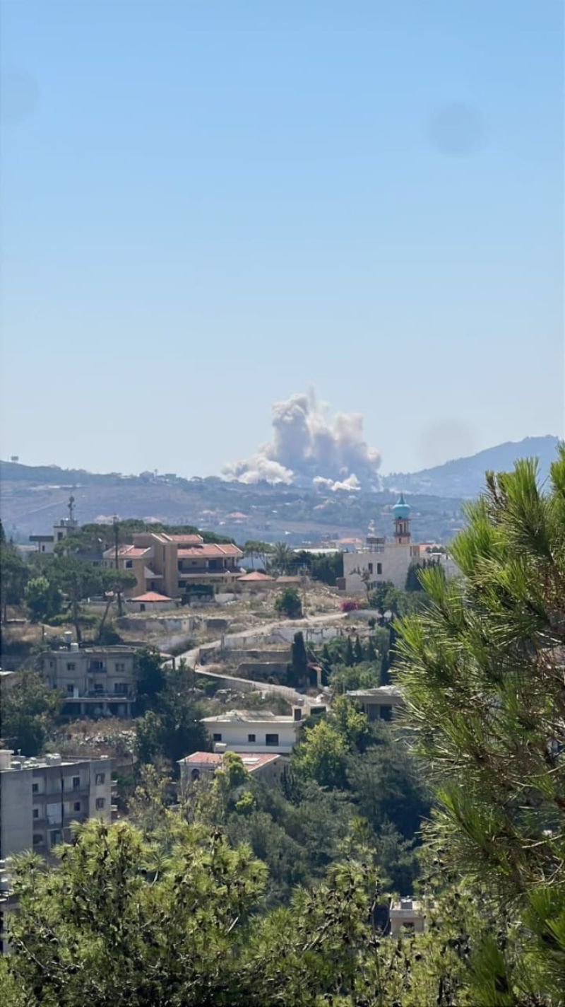 Israeli army fires artillery shells at Mansouri, carries out detonation in Kfar Tibnit