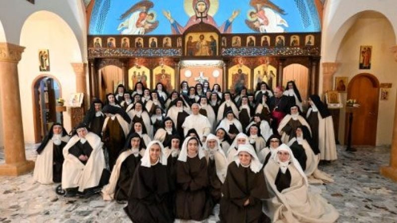 Visite surprise, dimanche soir, du pape au couvent des Carmélites de Harissa