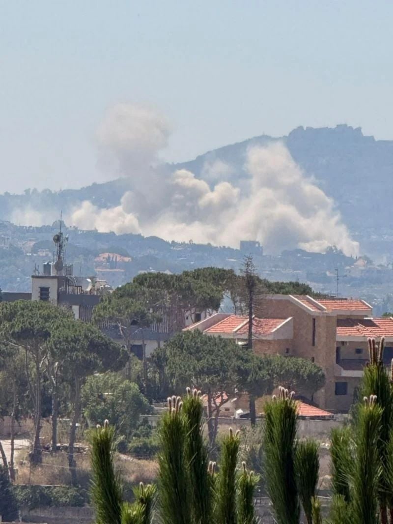 Israel dynamiting homes this morning in Mais al-Jabal, Beit Yahoun