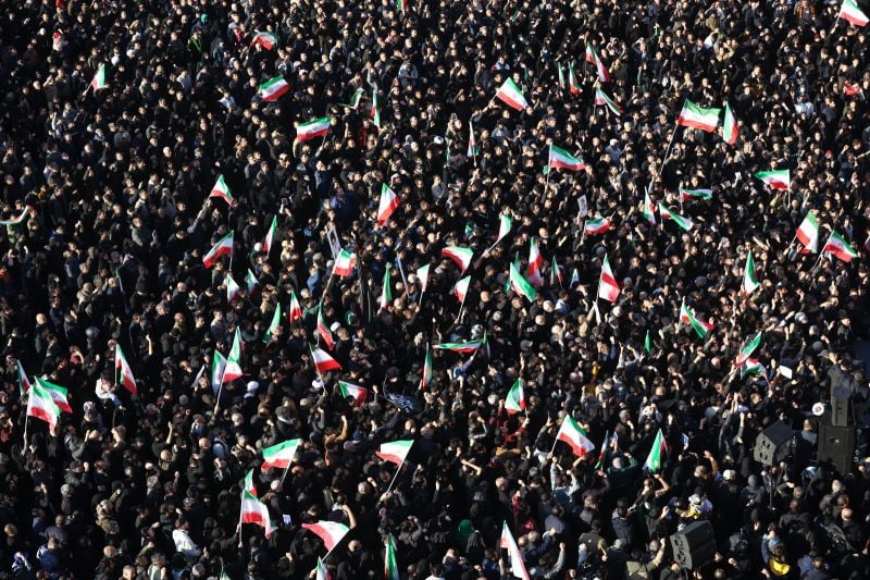 Thousands pay tribute to Khamenei in Tehran