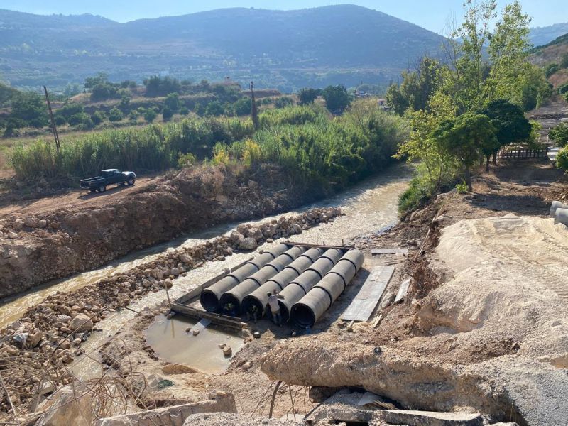 Temporary crossing built over Litani River in Qaaqaaiyet al-Jisr