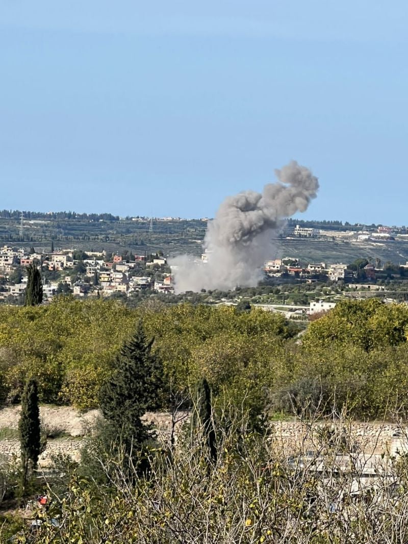 Israeli targets towns of Kawthariyet al-Rez, Kfar Kila, and Deir Mimas. 