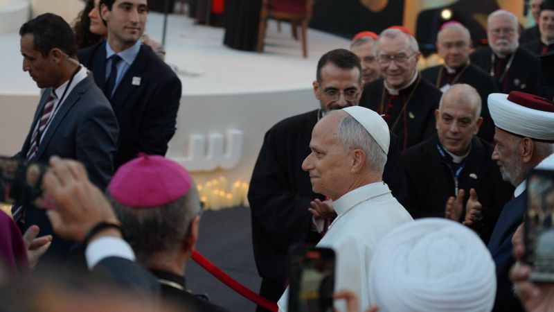En image : l'arrivée du pape à la rencontre interreligieuse et œcuménique dans le centre-ville de Beyrouth