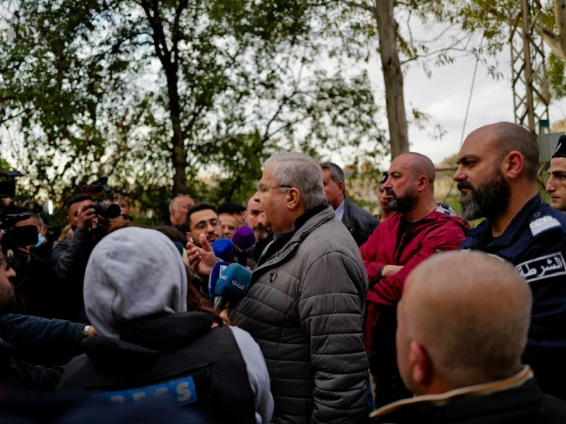 Nos journalistes se trouvent sur les lieux de la frappe à Hazmieh