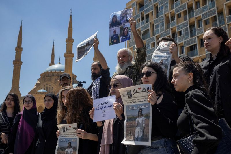 Journalists pay tribute to slain journalist Amal Khalil in Beirut sit-in